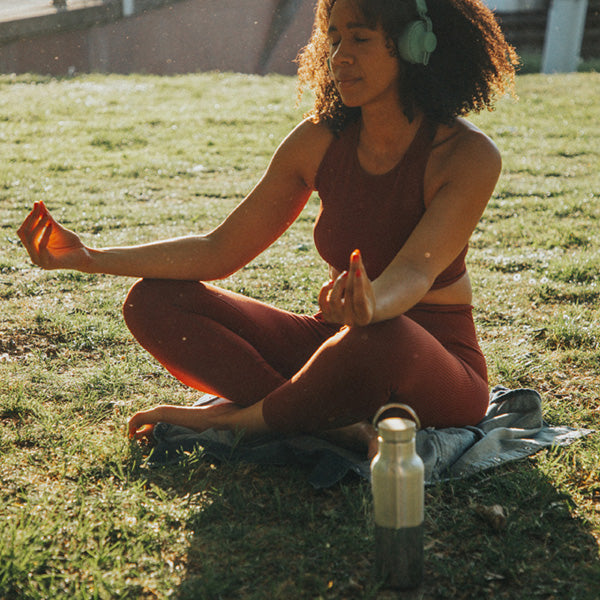 16oz-rise-reflect-with-bamboo-cap-e6 16oz_rise_reflect_yoga_park_headphones_square.jpg