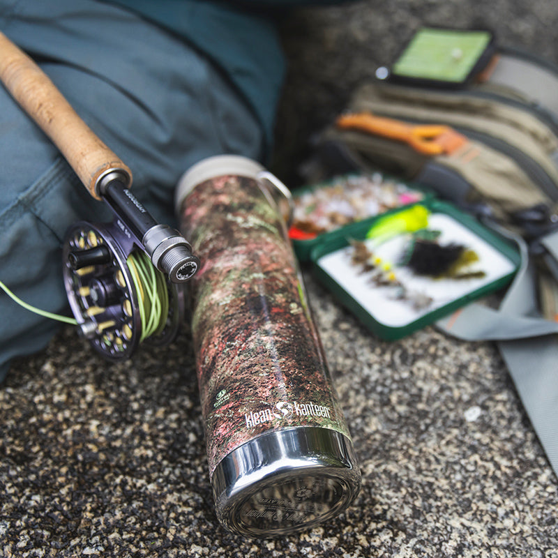 20oz-tkwide-with-cafe-cap-mossy-oak-b6 20oz_tumbler_mossyoak_rainbowtrout_flyfish_top_square.jpg