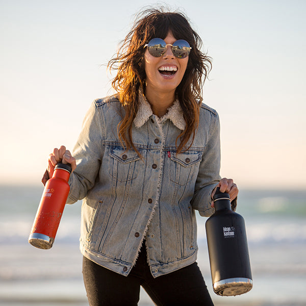 64oz-classic-with-loop-cap-w7 64oz_insulated_classic_black_beach_smile_square.jpg