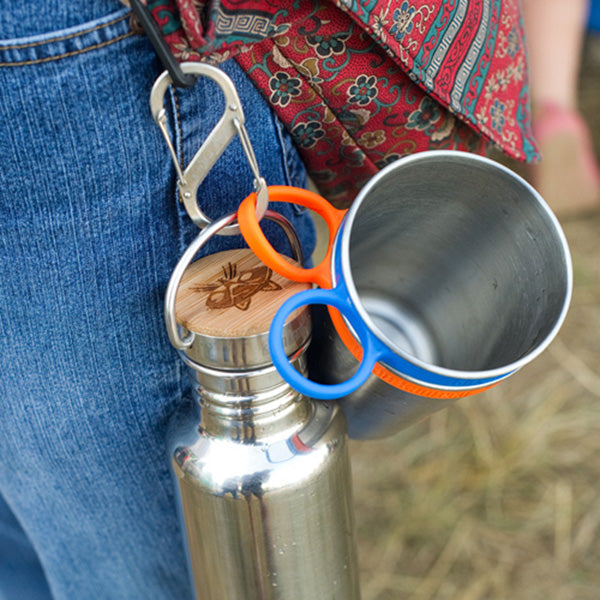 steel-s-biner-3-k9 carabiner_steel_clip_bottle_lifestyle_f9a2dad1-cd06-4894-b3ff-13476b2b5a87.jpg