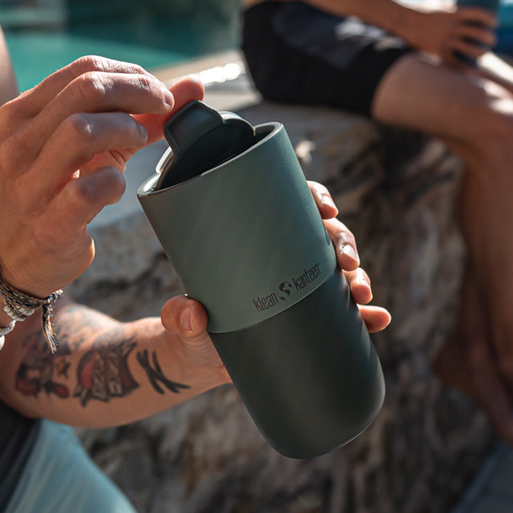 flip-lid-h2 rise_flip_lid_small_tumbler_open.jpg