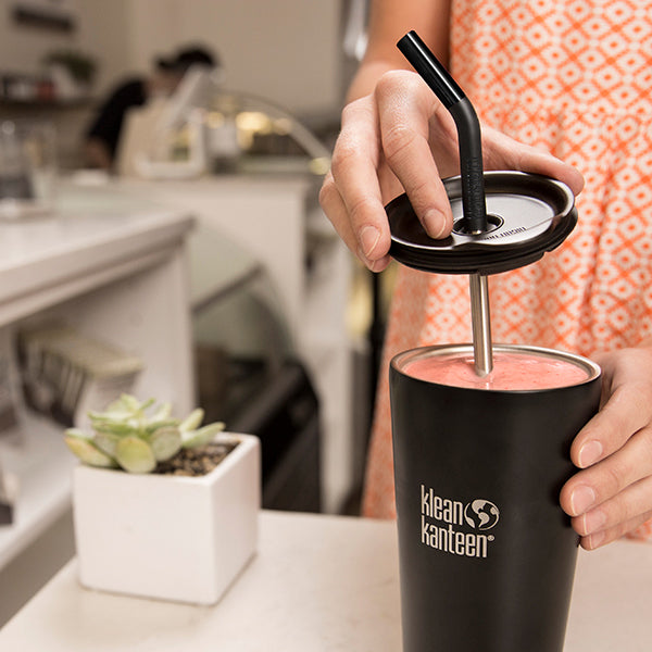 tumbler-straw-lid-with-straw-m8 steel_straw_smoothie-At-Counter-With-Lid_lifestyle_a071dbd2-9fd8-4eea-b04c-2a3732ff8612.jpg
