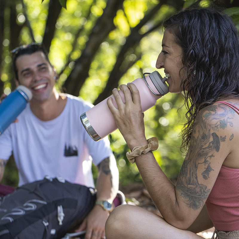 32oz-tkwide-with-twist-cap-i5 tkwide_32oz_insulated_bottle_twist_costarica_couple_drink_square.jpg